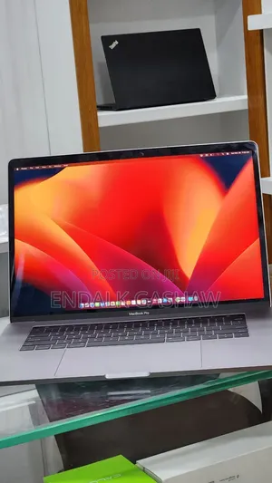 New Laptop Apple MacBook Pro 2017 16GB Intel Core i7 SSD 512GB