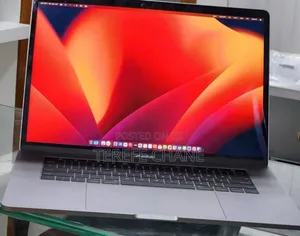 New Laptop Apple MacBook Pro 2017 16GB Intel Core i7 SSD 512GB
