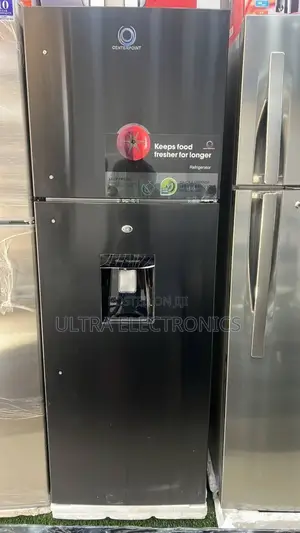 Centerpoint Refrigerator With a Built-in Water Dispenser. 450l