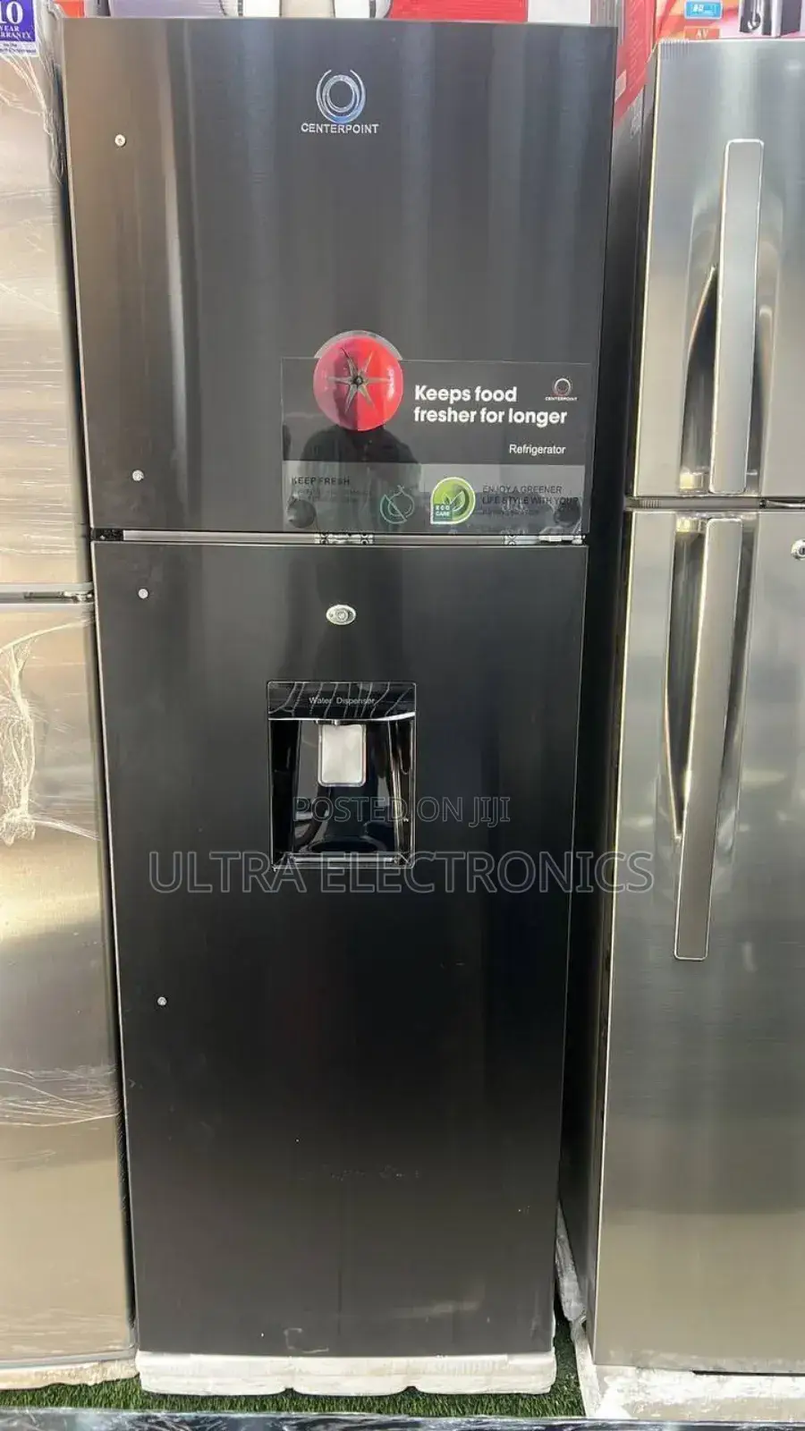 Centerpoint Refrigerator With a Built-in Water Dispenser. 450l