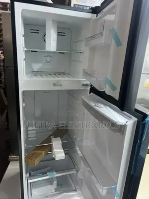 Centerpoint Refrigerator With a Built-in Water Dispenser. 450l