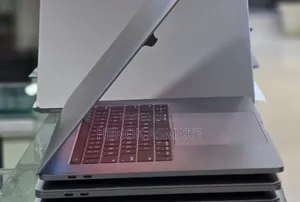 New Laptop Apple MacBook Pro 2017 16GB Intel Core i7 SSD 512GB