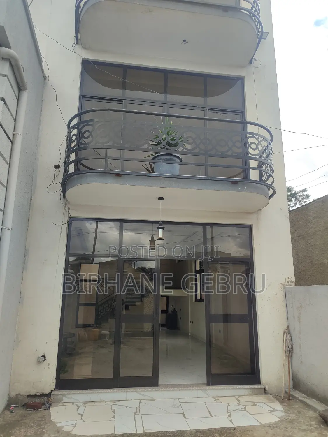 G+2 House Rent for Massge Pension and for Living