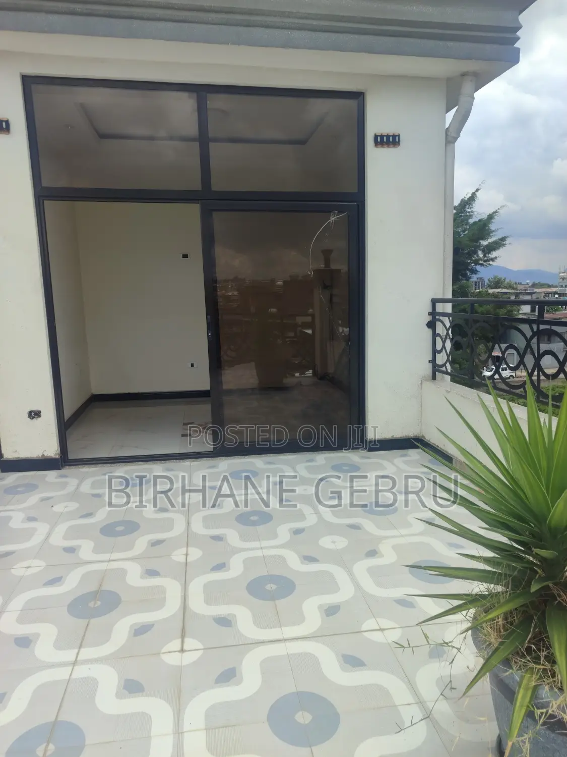 G+2 House Rent for Massge Pension and for Living