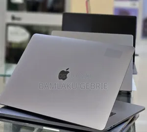 New Laptop Apple MacBook Pro 2017 16GB Intel Core i7 SSD 512GB