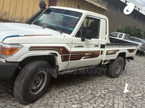 Toyota Land Cruiser 2012 White