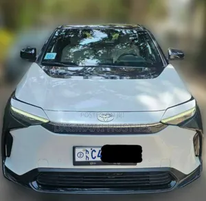 Toyota bZ4X 71.4 kWh AWD 2023 White