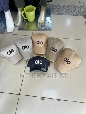 አዲስ የ Alo Yoga ካፕ