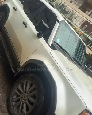 Toyota Land Cruiser Prado 2024 Off white