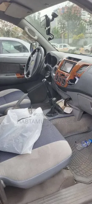 Toyota Hilux 2010 Gray
