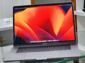 New Laptop Apple MacBook Pro 2017 16GB Intel Core i7 SSD 512GB