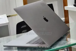 New Laptop Apple MacBook Pro 2017 16GB Intel Core i7 SSD 512GB