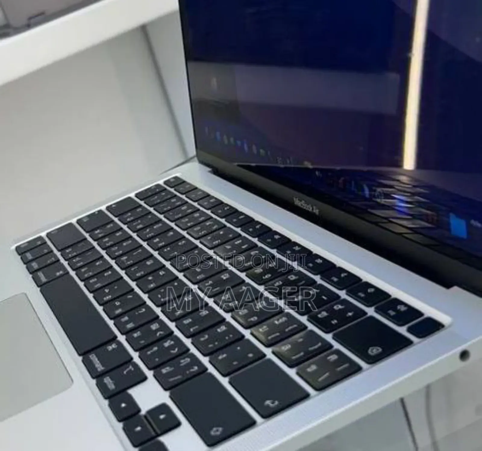 New Laptop Apple MacBook Air 2020 M1 8GB Intel Core i7 SSD 256GB