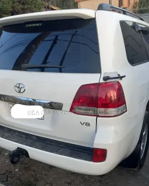 Toyota Land Cruiser 2008 White