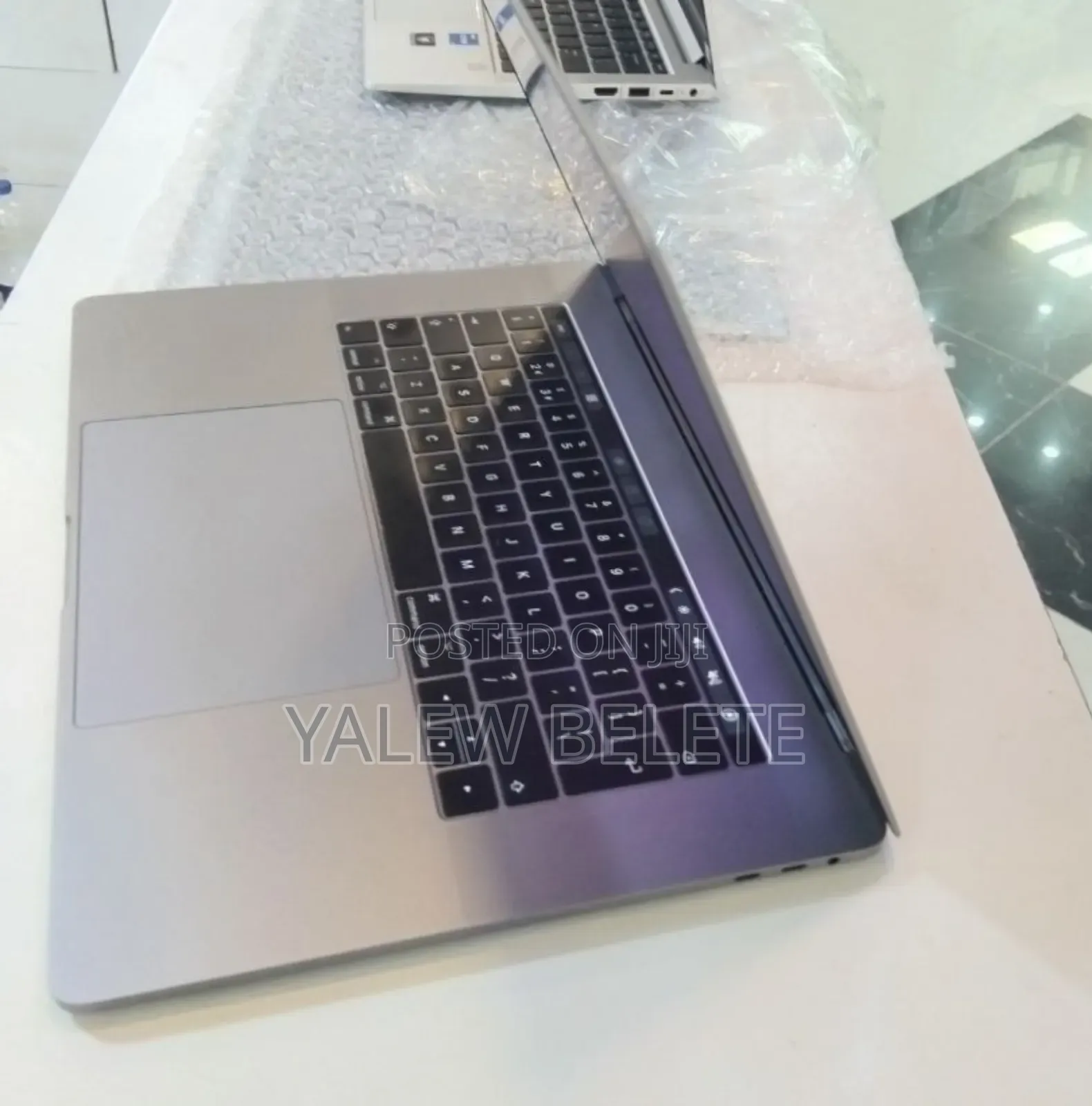 New Laptop Apple MacBook Pro 2017 16GB Intel Core i7 SSD 512GB