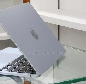 New Laptop Apple MacBook Air 2024 M3 13-inch 16GB Apple M4 SSD 256GB