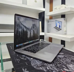 New Laptop Apple MacBook 16GB Intel Core i9 SSD 512GB