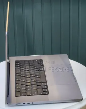 New Laptop Apple MacBook Pro 2021 M1 16GB Apple M1 Pro SSD 512GB