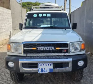 Toyota Land Cruiser 2014 White