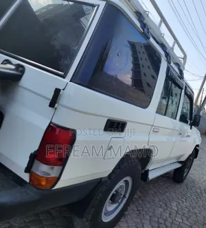 Toyota Land Cruiser 2014 White