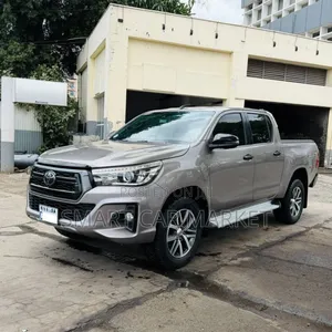Toyota Hilux 2020 Gray