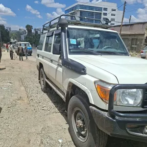 Toyota Land Cruiser 2018 Ivory
