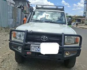 Toyota Land Cruiser 2018 Ivory