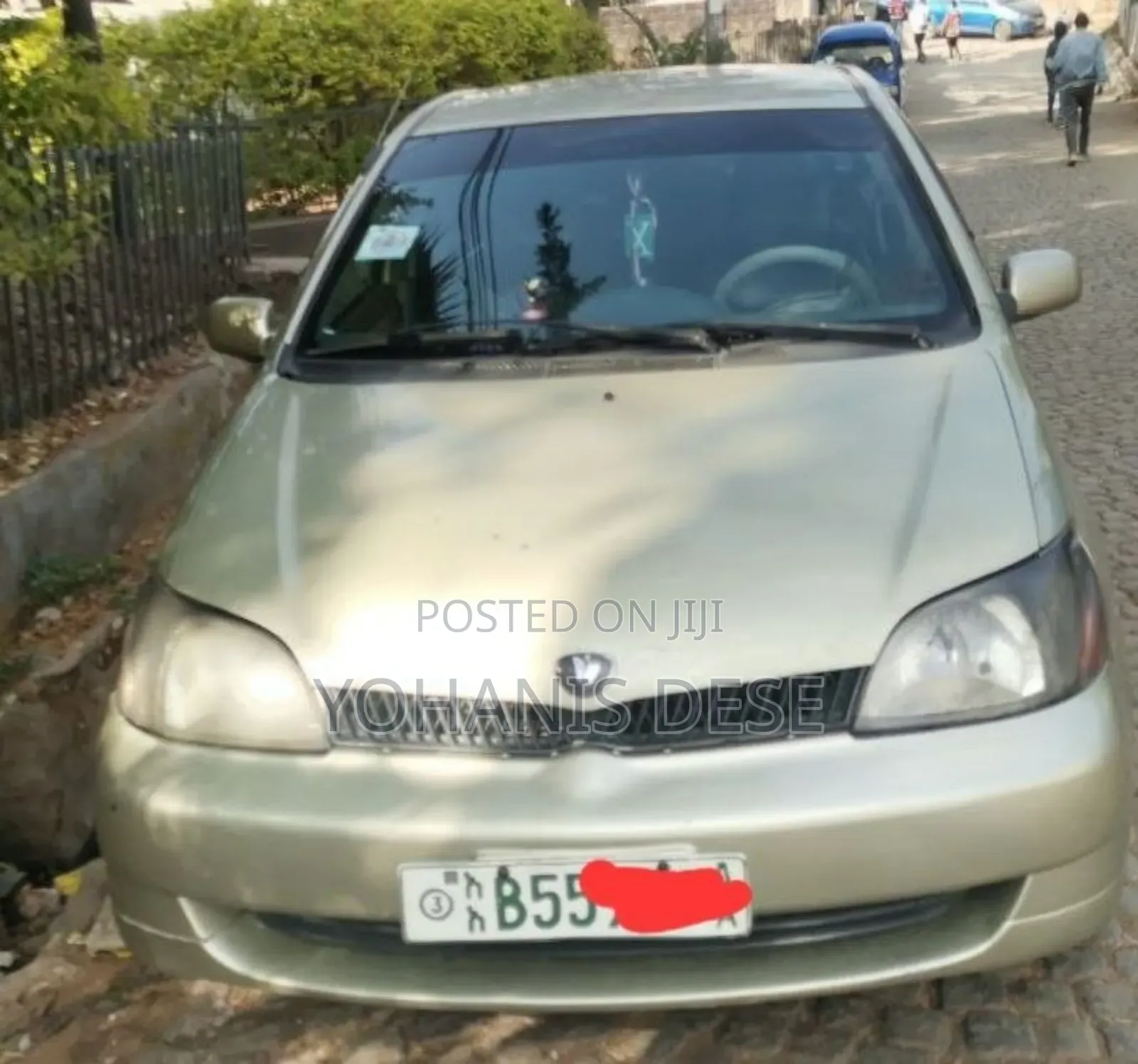 Toyota Platz 2001 Gold