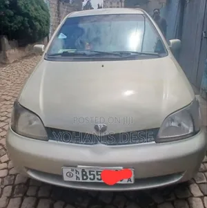 Toyota Platz 2001 Gold