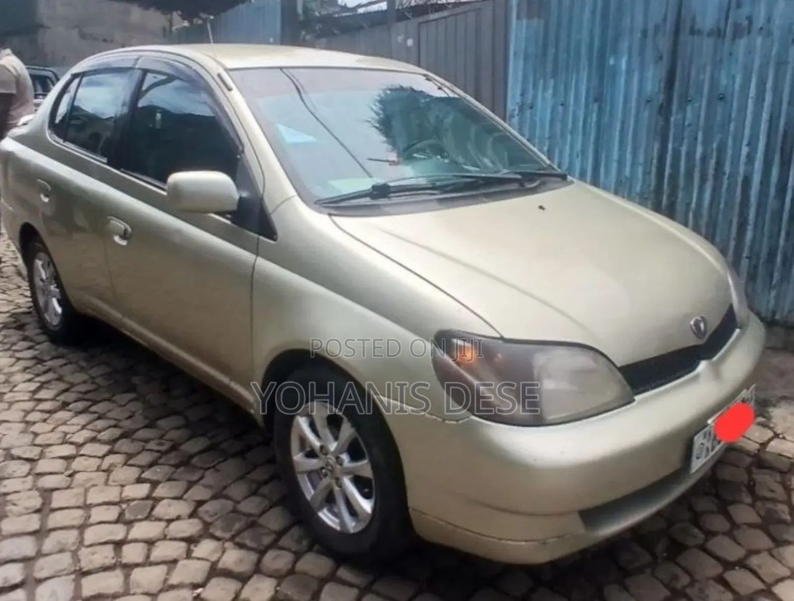 Toyota Platz 2001 Gold