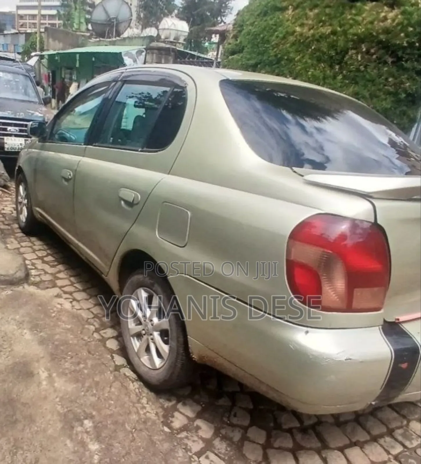 Toyota Platz 2001 Gold