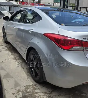 Hyundai Elantra 2012 Silver
