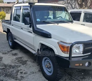 Toyota Land Cruiser 2021 White