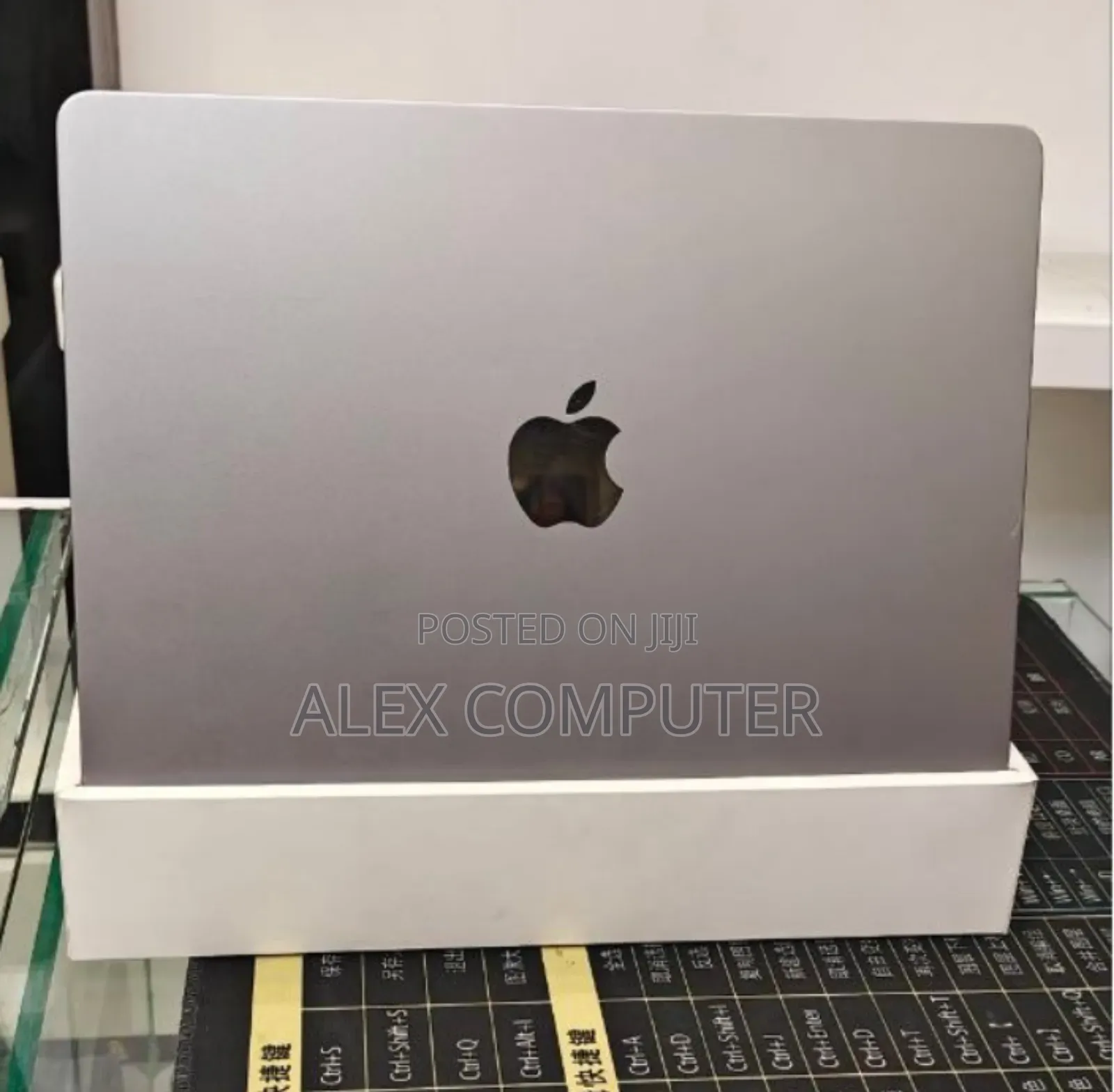 New Laptop Apple MacBook Air 2022 M2 8GB Apple M2 SSD 512GB