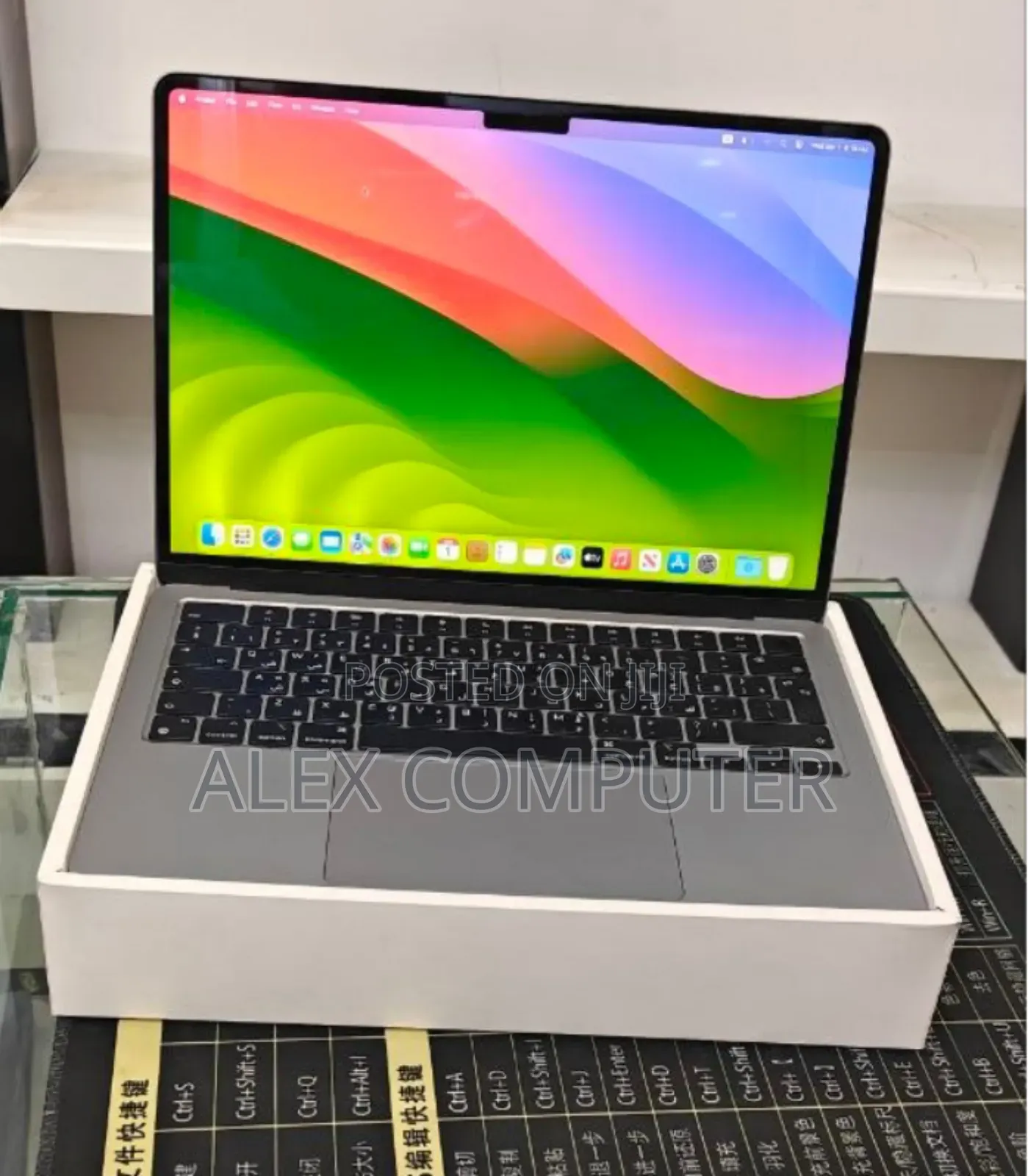 New Laptop Apple MacBook Air 2022 M2 8GB Apple M2 SSD 512GB