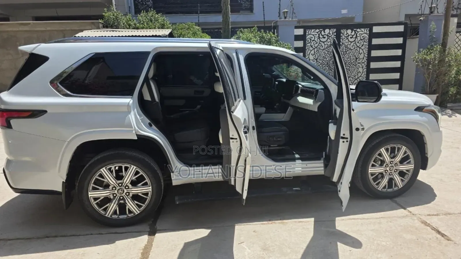 Toyota Sequoia 2024 Silver