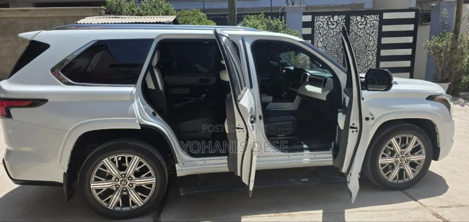 Toyota Sequoia 2024 Silver