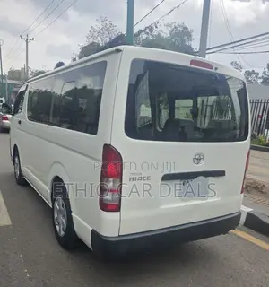 Toyota HiAce 2017 White