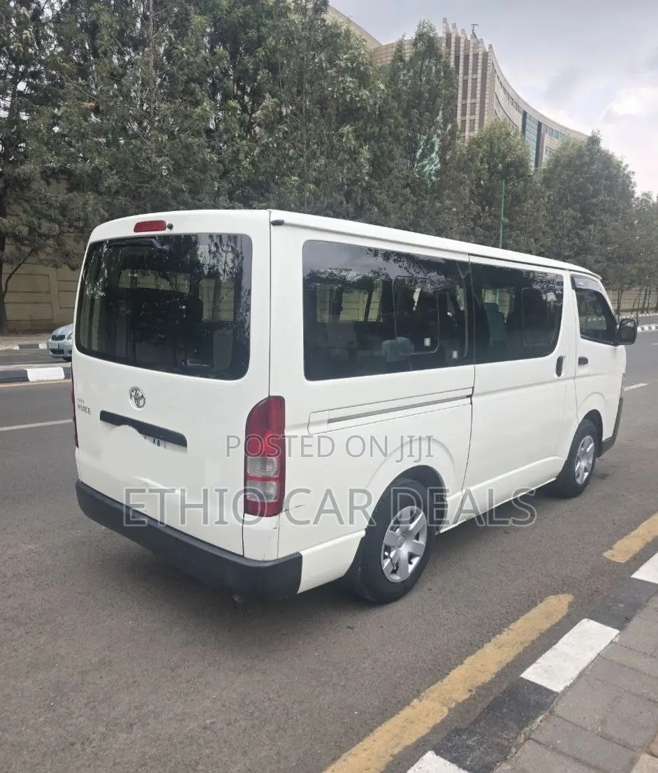 Toyota HiAce 2017 White