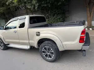 Toyota Hilux 2014 Gold