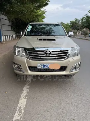 Toyota Hilux 2014 Gold