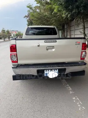 Toyota Hilux 2014 Gold