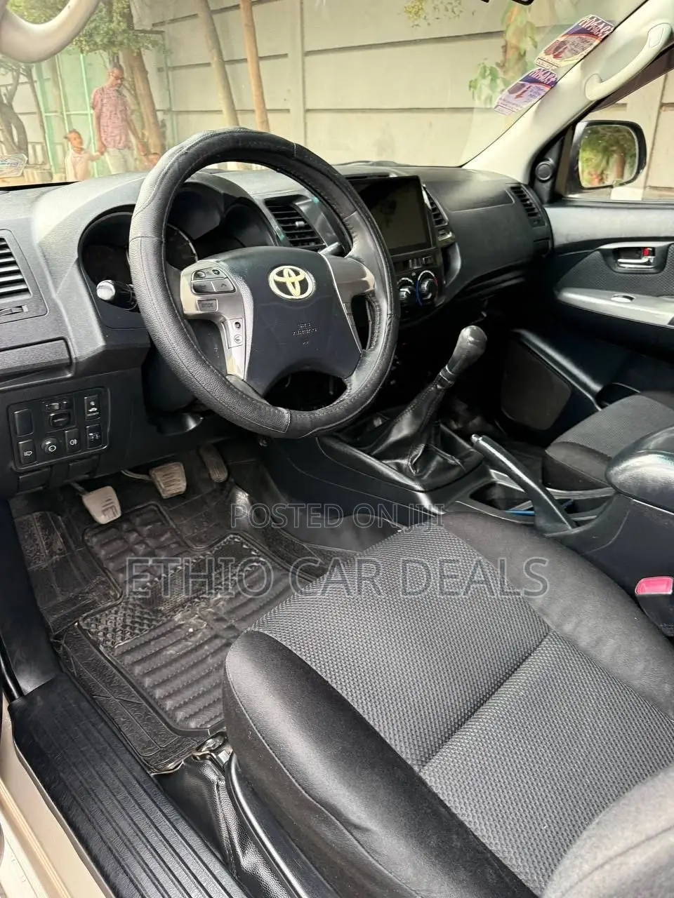 Toyota Hilux 2014 Gold
