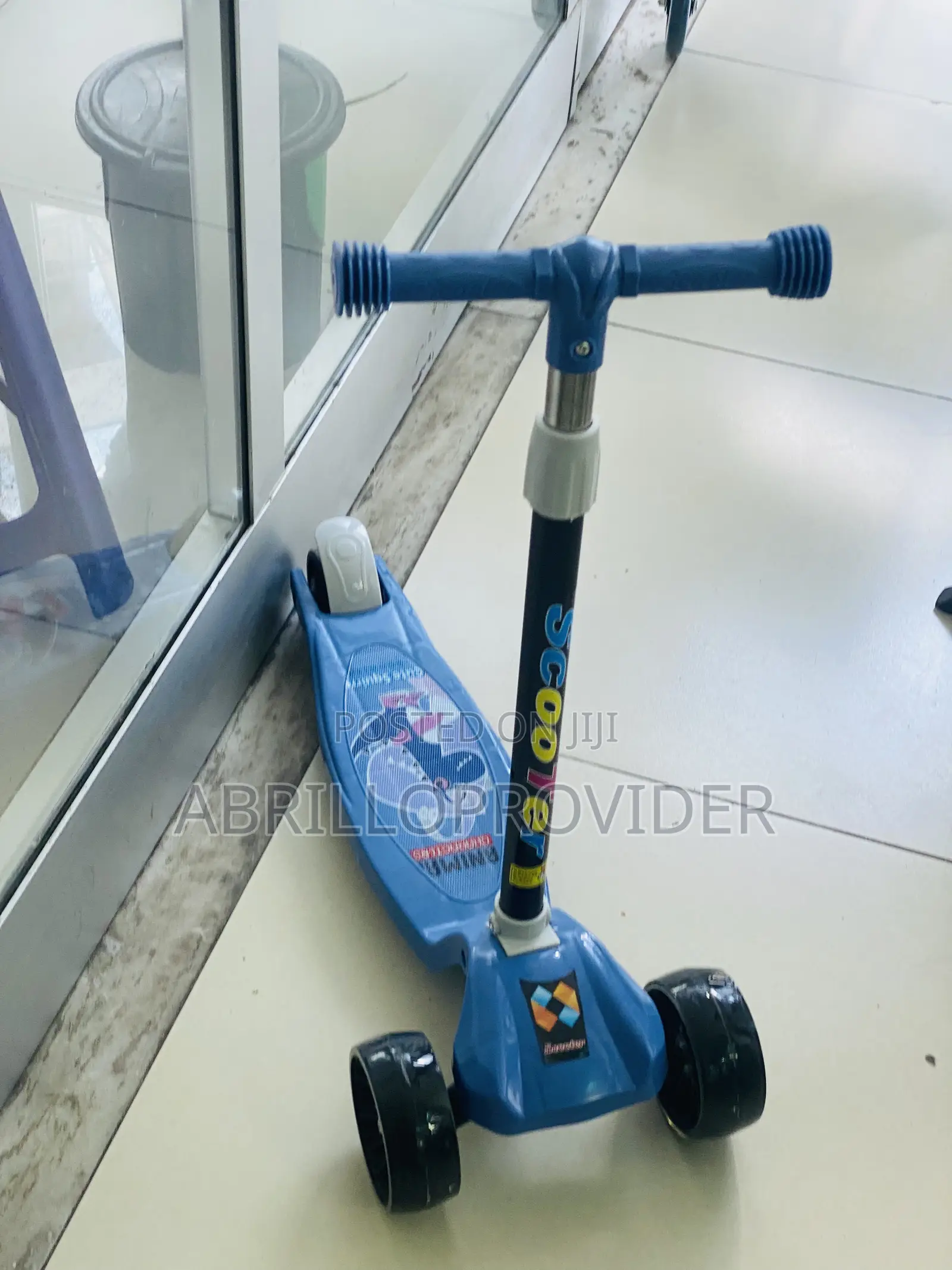 Three-Wheeled Kick Scooter for Kids Flash Pedal Plastic Balanced