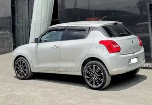 Suzuki Swift 2021 Silver