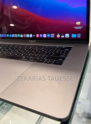 New Laptop Apple MacBook Pro 2016 16GB Intel Core i7 SSD 256GB