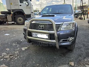 Toyota Hilux 2014 Gray