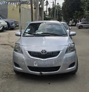 Toyota Yaris 2010 Silver