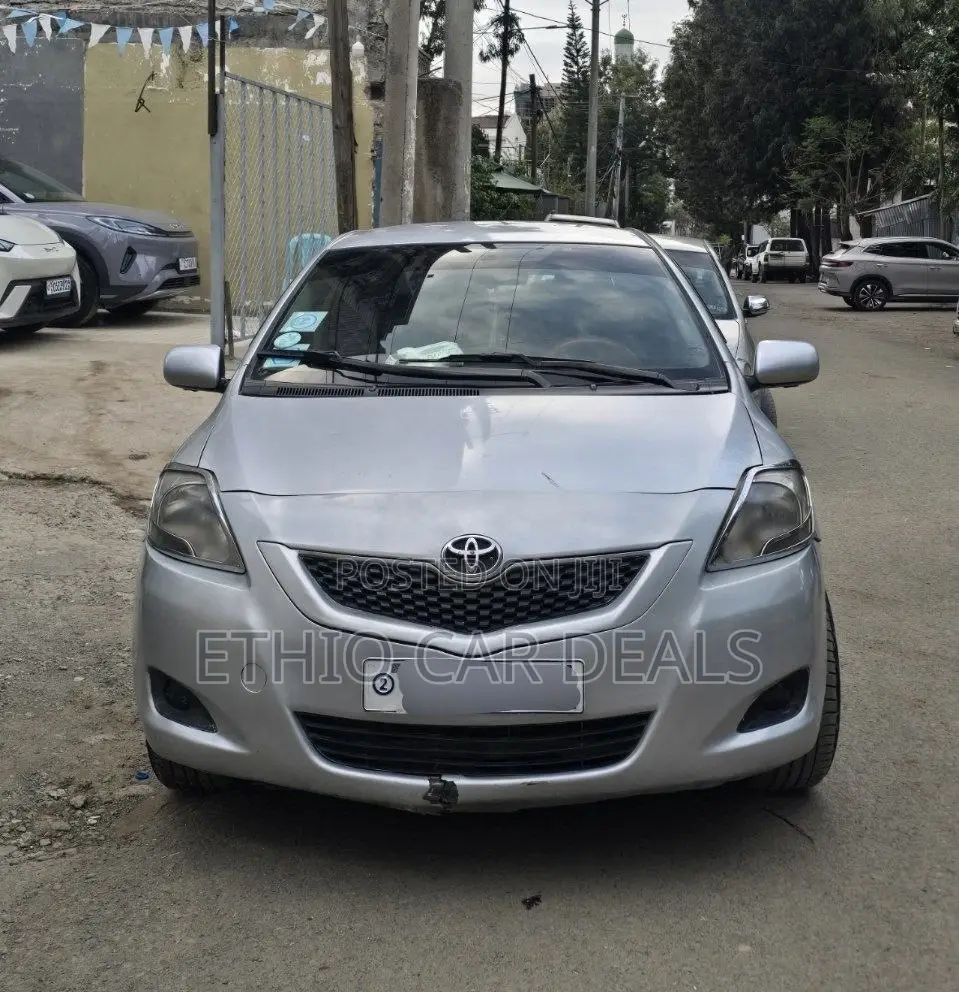 Toyota Yaris 2010 Silver