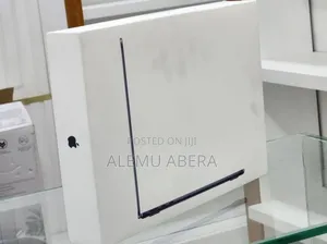 New Laptop Apple MacBook Air 2025 M4 13-inch 16GB Apple M4 SSD 256GB